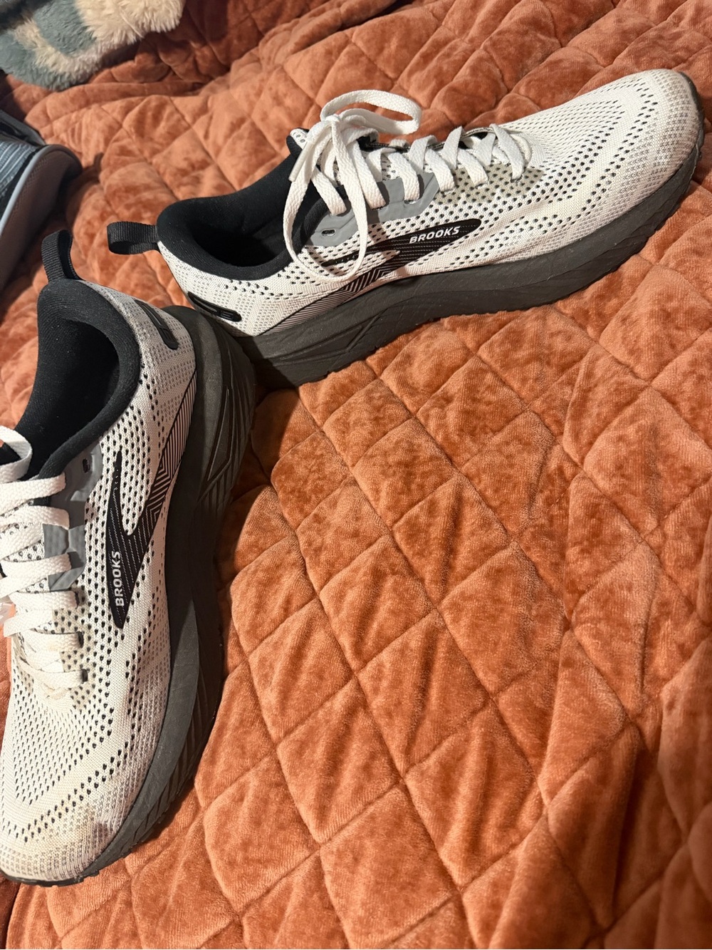 Brooks women’s White and Black Athletic Running Shoes